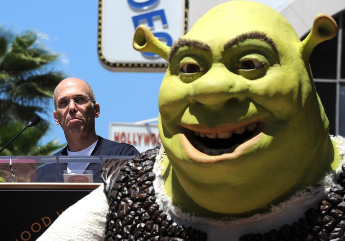Jeffrey Katzenberg, CEO van DreamWorks Animation, met hun bekendste personage Shrek.