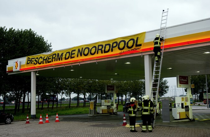 Protest van Greenpeace bij een Shell-station in september vorig jaar.