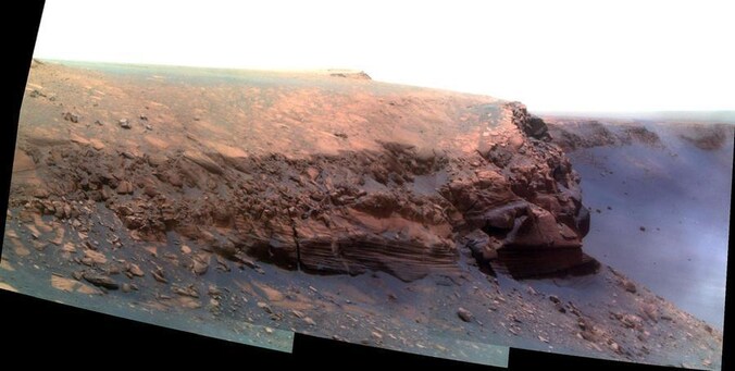 Deze foto werd door Marswagen Opportunity gemaakt, ook met deze rover wordt deze maan niet gecommuniceerd.