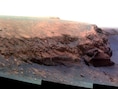Deze foto werd door Marswagen Opportunity gemaakt, ook met deze rover wordt deze maan niet gecommuniceerd.