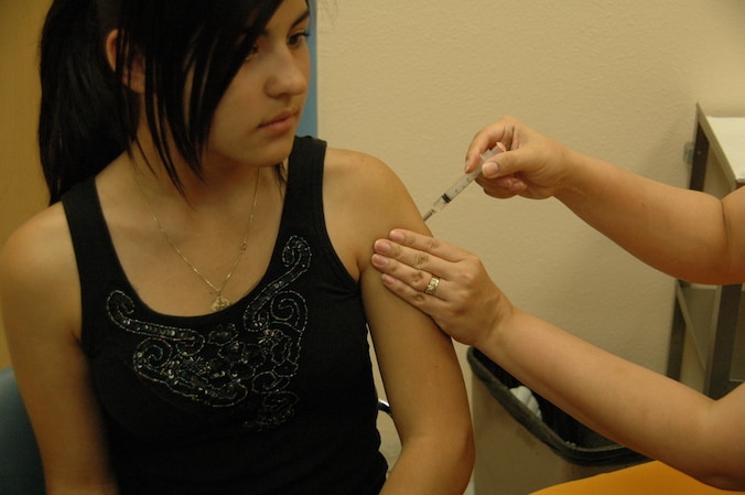 Onderzoekers pleiten ervoor dat jonge vrouwen zich laten inenten tegen het HPV.