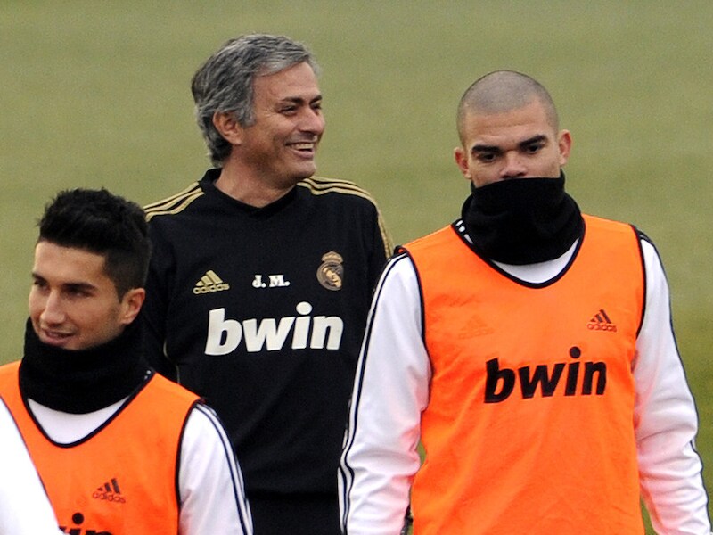 Mourinho (links) en Pepe.