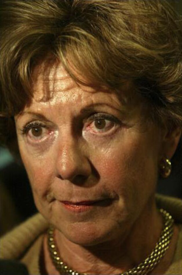 Kroes wil dat de twee topfuncties naar vrouwen gaan.