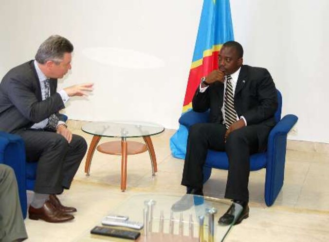 De Gucht in gesprek met Kabila. Archieffoto.