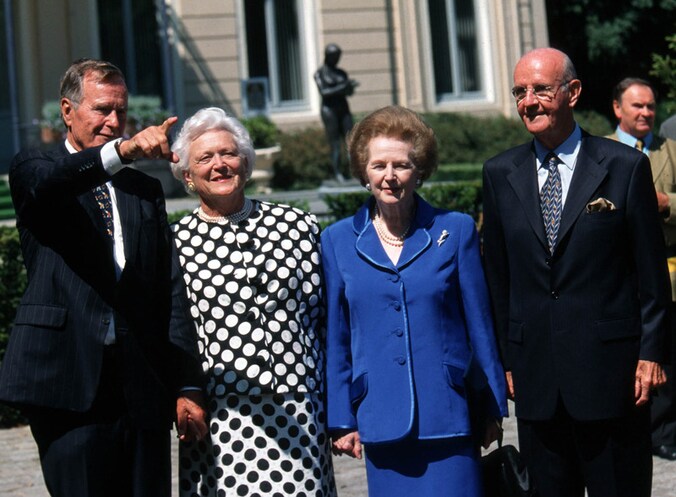 Roger De Clerck tijdens zijn 75e verjaardag met o.a. George en Barbara Bush en Margaret Thatcher.