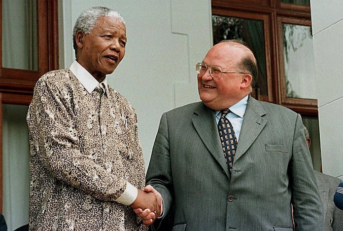 Jean-Luc Dehaene bracht in februari 1999 als toenmalig Belgisch premier een staatsbezoek aan Zuid-Afrika. Hij was zeer onder de indruk van president Nelson Mandela.