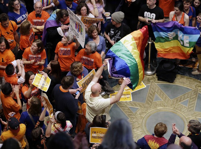 Eerder deze week werd ook in de Amerikaanse staat Minnesota het homohuwelijk goedgekeurd.