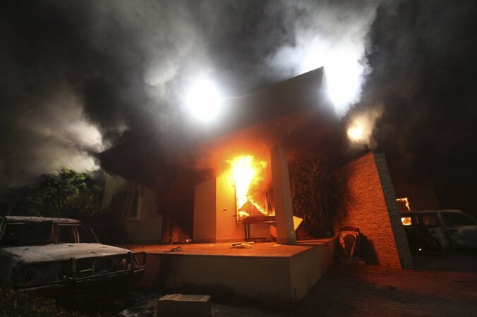 Het consulaat in Benghazi na de aanval.