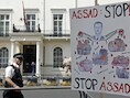 Protest aan de Syrische ambassade in Londen.