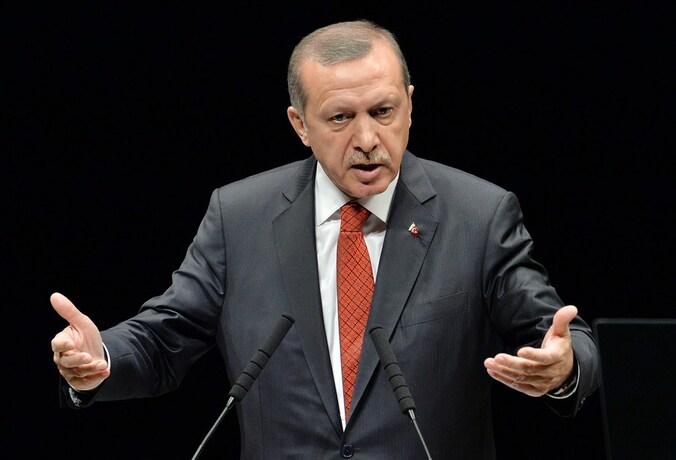 Premier Erdogan haalde ook al de bezem door zijn regering.