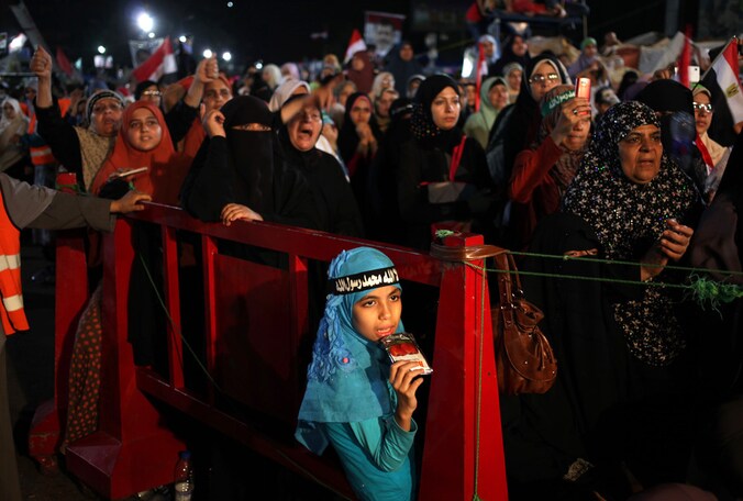 Protesterende aanhangers van de verdreven president Morsi in Caïro.