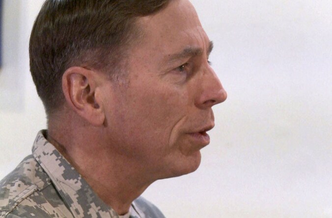 Petraeus: geen toonbeeld van echtelijke trouw.