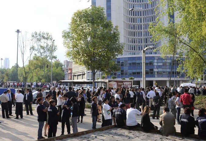 In Mexico-Stad werden gebouwen geëvacueerd.
