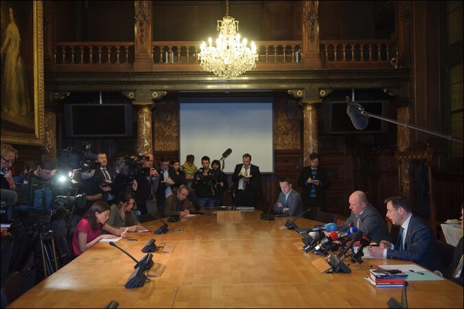 Grote mediabelangstelling voor het burgemeestersoverleg in het Antwerpse stadhuis.