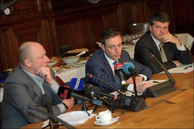 Burgemeesters Hans Bonte (Vilvoorde), Bart De Wever (Antwerpen) en Bart Somers (Mechelen).
