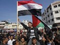 Betogers in Gaza met Egyptische vlag.