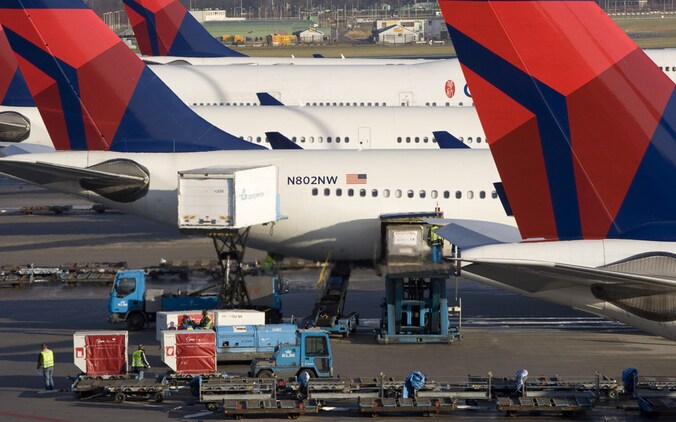 Vliegtuigen van Delta op Schiphol.