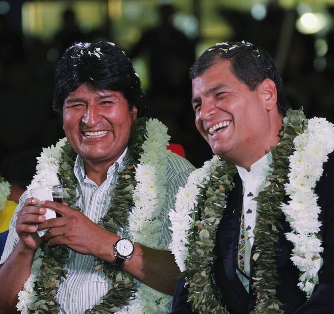 De president van Bolivia, Evo Morales (l), met de president van Equador, Rafael Correa.