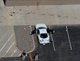 De wagen van de verdachte werd gevonden achter de bioscoop in Aurora.