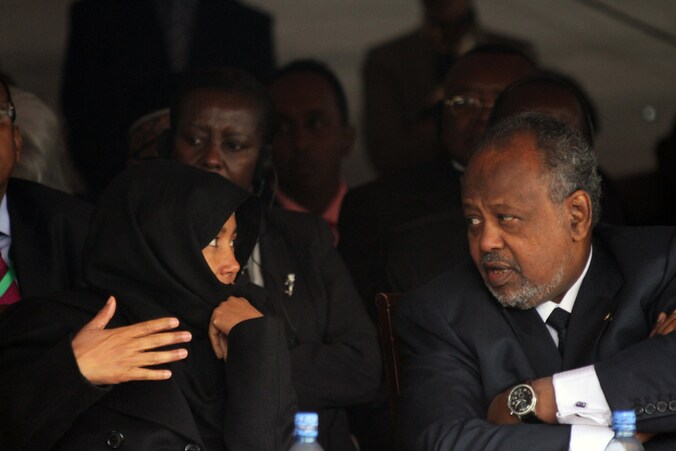 President van Djibouti Omar Guelleh (R).