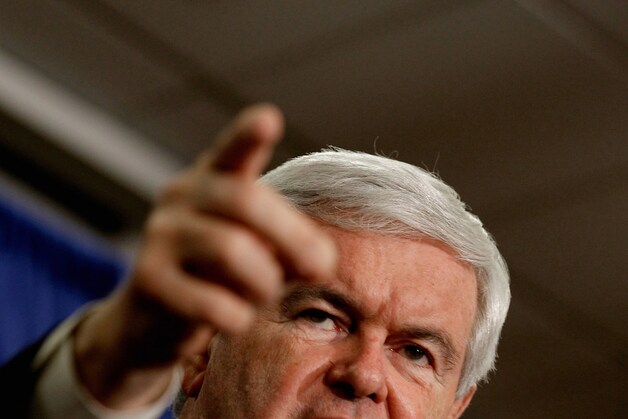 Newt Gingrich legt zich voorlopig niet neer bij de peilingen die Mitt Romney als winnaar aanduiden bij de voorverkiezingen in Florida.