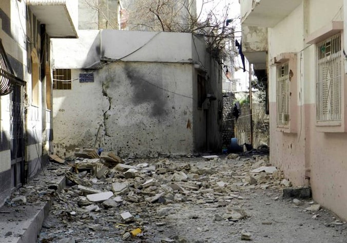 Geen vreemd beeld tegenwoordig in Syrië: een totaal vernielde straat in Bab Dreib.