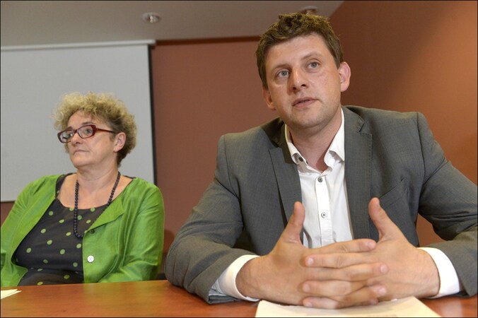 Minister van Werk Monica De Coninck en staatssecretaris voor Fraudebestrijding John Crombez.