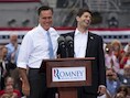 Mitt Romney stelde vandaag Paul Ryan officieel voor aan boord van een marineschip in Norfolk.