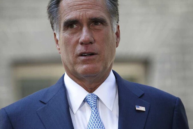 Mitt Romney voor Downing Street 10 in Londen.