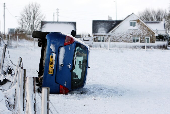 Ook het Britse verkeer wordt gehinderd door het noodweer.