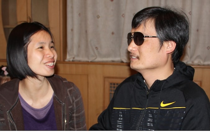 Zeng Jinyan (links) met de blinde activist Chen Guangcheng.