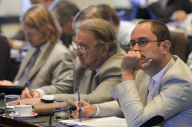 Vincent Van Quickenborne (Open VLD), naast partijgenoot Herman De Croo.
