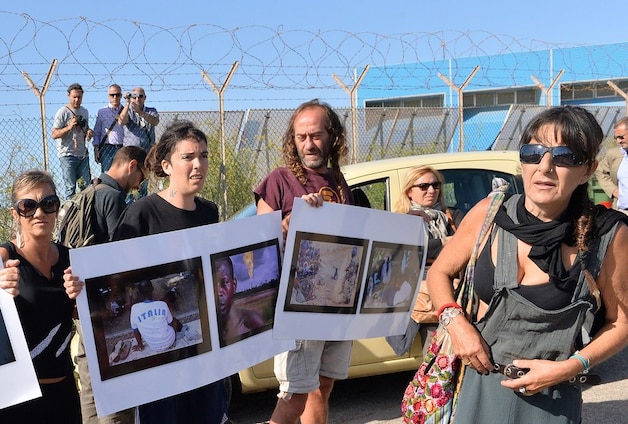 Bewoners van Lampedusa protesteerden op de luchthaven.