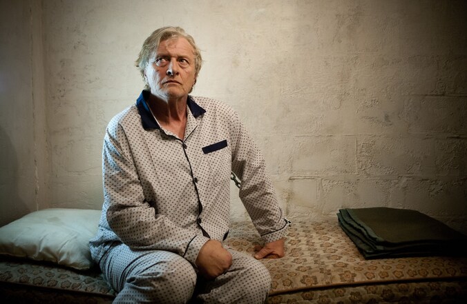 Rutger Hauer als biermagnaat Freddy Heineken in De Heinekenontvoering. Heineken en zijn chauffeur Ab Doderer werden in 1983 ontvoerd en wekenlang vastgehouden.