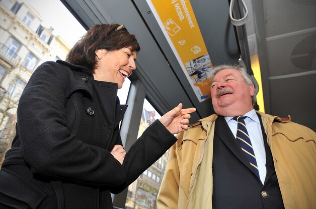 Joëlle Milquet (minister van Binnenlandse Zaken) en Freddy Thielemans (burgemeester van Brussel) vergezelden een aantal agenten tijdens hun patrouille.