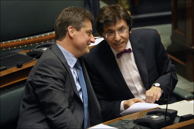 Minister van Begroting Olivier Chastel in een onderonsje met premier Elio Di Rupo.