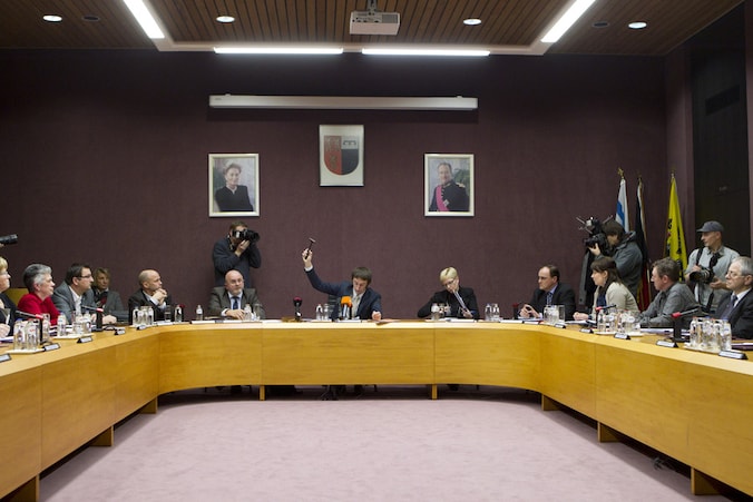 De eedaflegging van de nieuwe gemeenteraad van Denderleeuw.