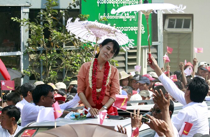 Aung San Suu Kyi op verkiezingscampagne.
