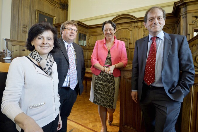 Karen Maex (links) zou goed op weg zijn om het rectorschap binnen te halen, zo bleek eerder al. Ook Rik Torfs (rechts) kwam gisteren veel ter sprake tijdens de bijeenkomst, maar zal hij veel ruimte laten voor input, vroegen de studenten zich af. Bart De Moor of Tine Baelmans (midden) grijpen zo goed als zeker naast de functie.