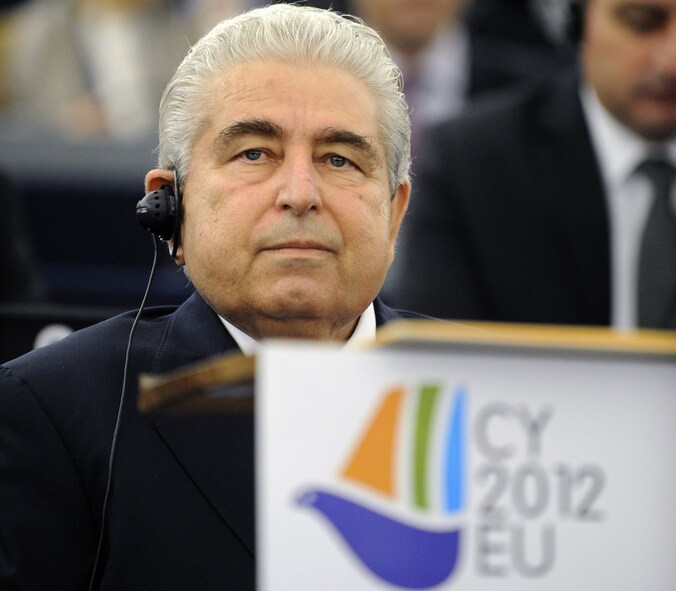 Christofias laat zich meteen opmerken.
