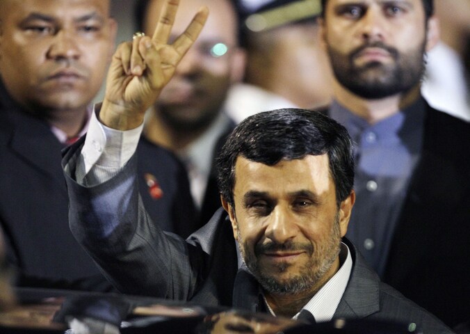 Ahmadinejad straalde bij zijn aankomst in Venezuela.