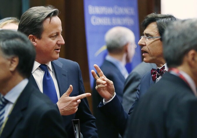 David Cameron in gesprek met Elio Di Rupo.