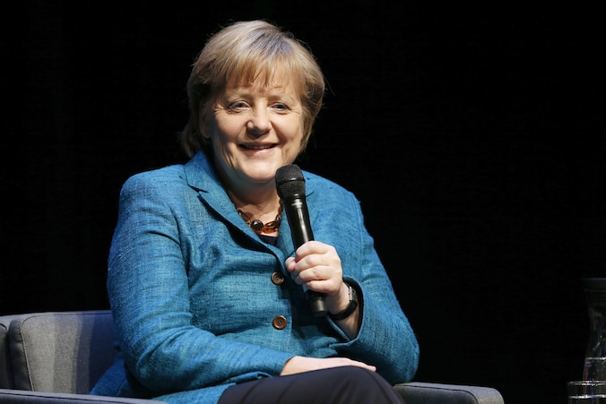 Angela Merkel werd aan de tand gevoeld in het Berlijnse Maxim Gorki Theater.