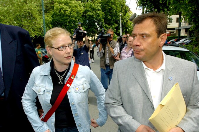 Jean-Denis Lejeune (R), vader van Julie, en Laetitia Delhez (L).