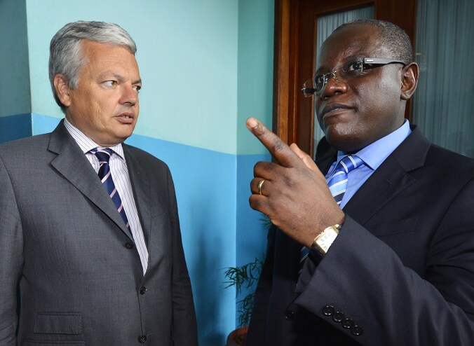 Didier Reynders in gesprek met de Congolese politicus Aubin Minaku.