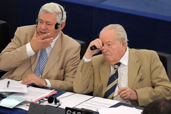 Jean-Marie Le Pen (R)