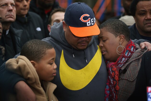 Vader Nate Pendleton troost zijn zoontje Nathaniel (10) en zijn vrouw Cleopatra.