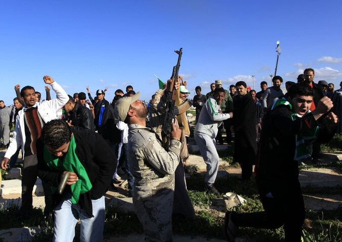 Voorstanders van het regime demonstreren in Tripoli.