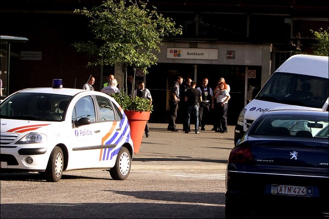 De extremist stak twee agenten neer in Molenbeek.