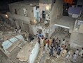 De ravage die is overgebleven na de dubbele bomaanslag in Karachi bij de MQM-partij.